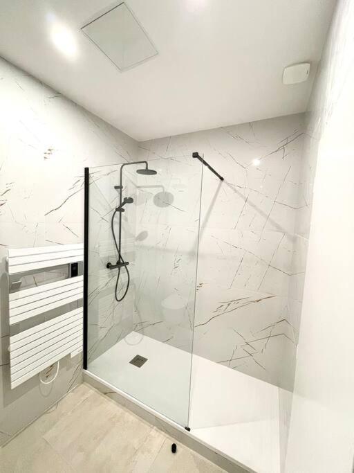 Appartement Moderne + Parking A 50M De La Mer 라시오타 외부 사진